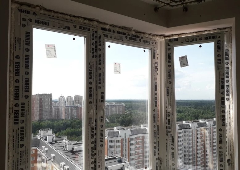 Остекление эркерной лоджии